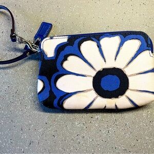 EUC. Small Coach Poppy Floral wristlet Card Wallet with Zipper Pouch (Rare)